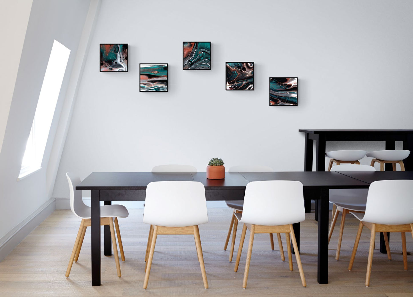 5 framed prints 30x30 cm in business lunch room